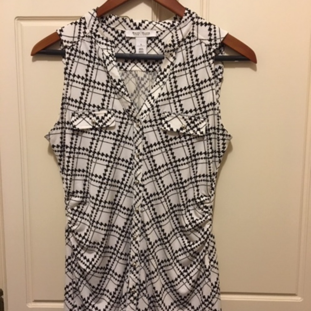 WHBM Sleeveless Vneck Shell Top